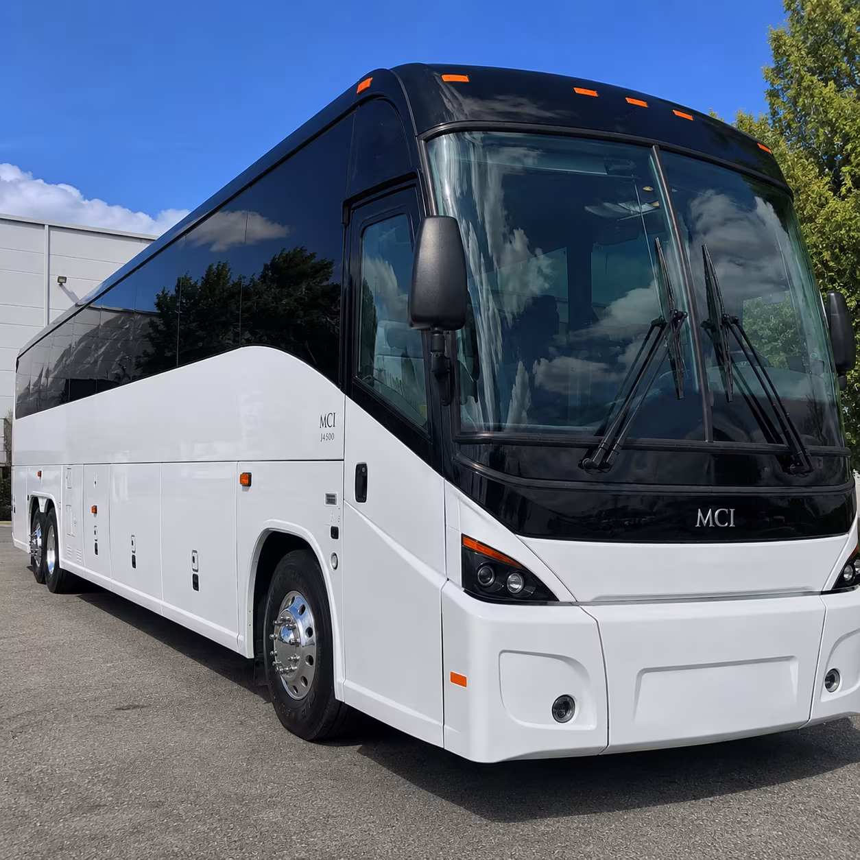 charter buses to ontario reign and ontario clippers games at toyota arena