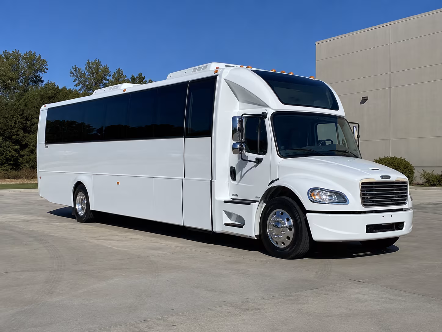 rialto 28 passenger party bus